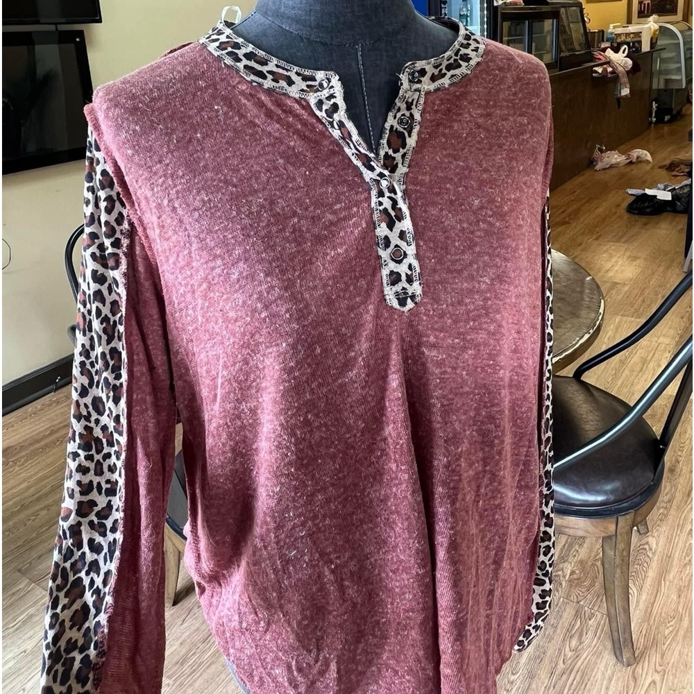 Umgee leopard and burgundy top
